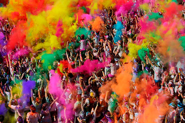 Polvos Holi: una manera colorida de celebrar la diversidad