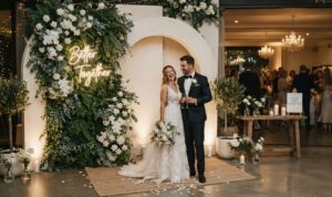 Lee más sobre el artículo Tendencias de photocalls para bodas en 2027: ideas originales para sorprender a tus invitados